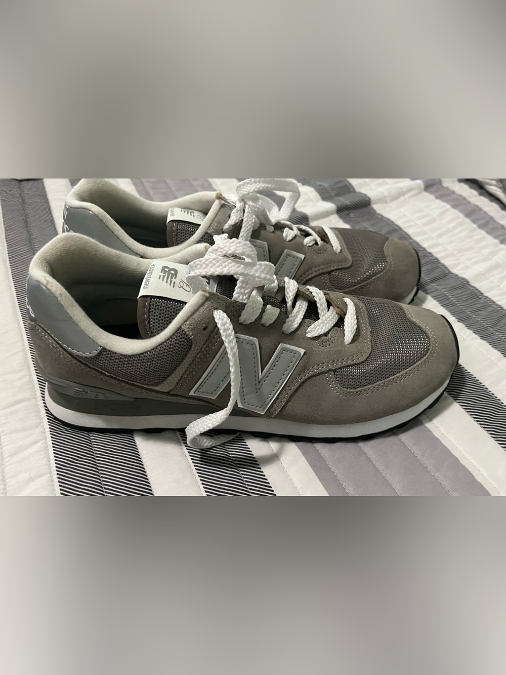 Woman’s New Balance Gray Suede & Mesh Sneakers with White Logo and Laces 574 9.5